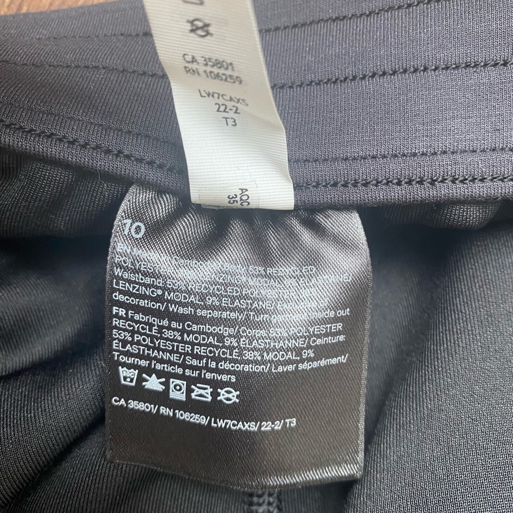Lululemon Softstreme High-Rise Short 4" Black Size 10 - Picture 7 of 7